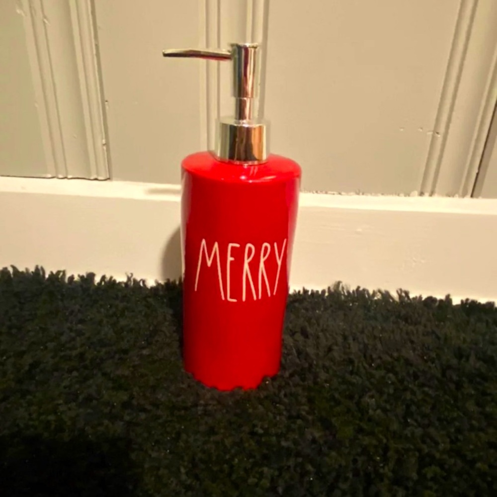 Rae Dunn soap dispenser.